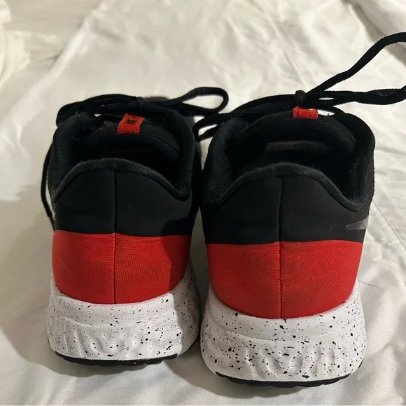 Nike women’s size 10 black and red shoes. - Picture 4 of 8
